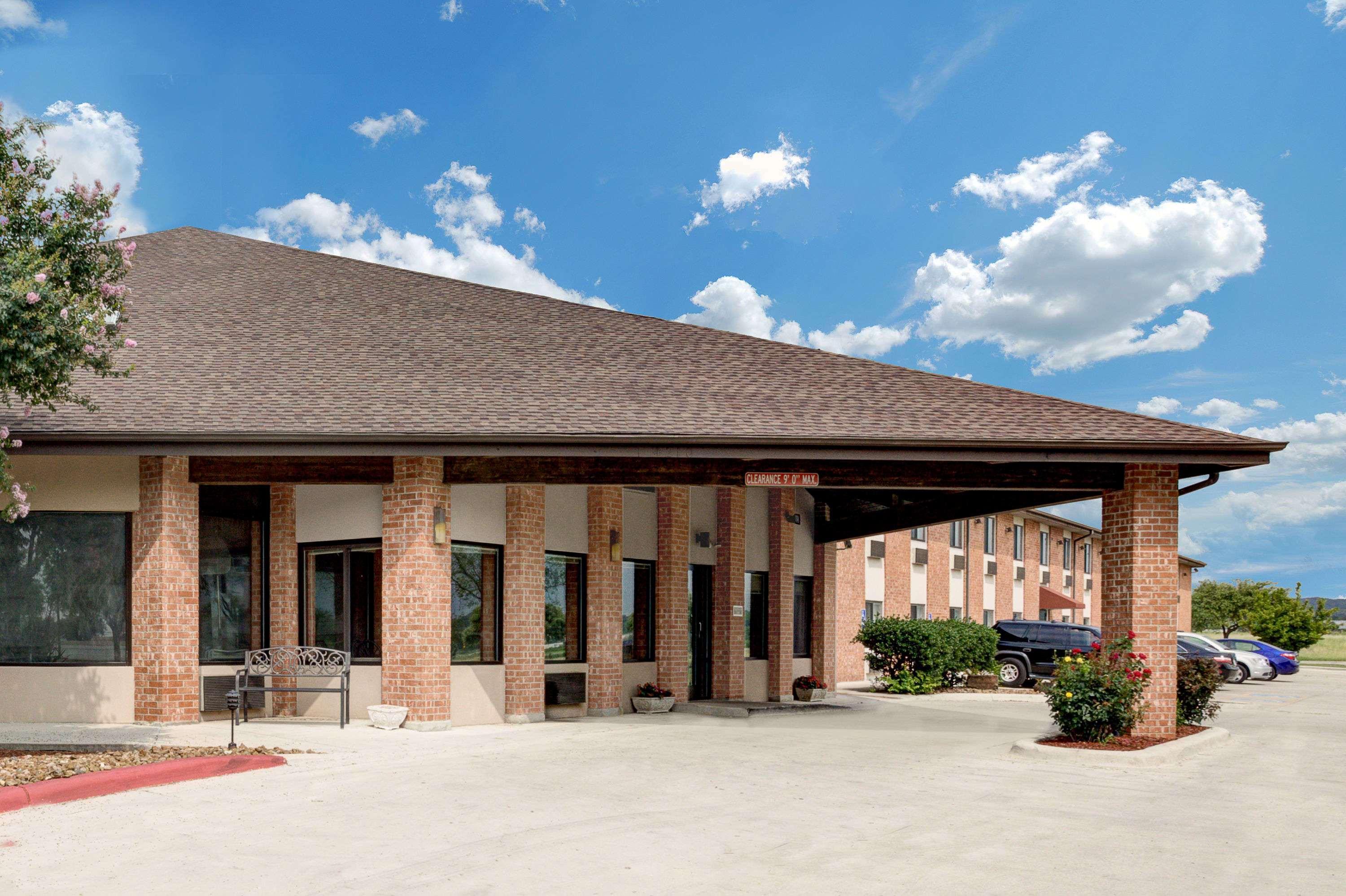Baymont Inn & Suites By Wyndham San Marcos Esterno foto